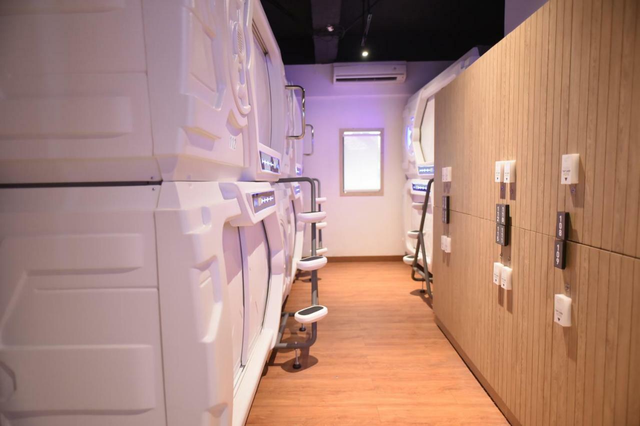 Whiz Capsule Hotel Thamrin Jakarta Luaran gambar