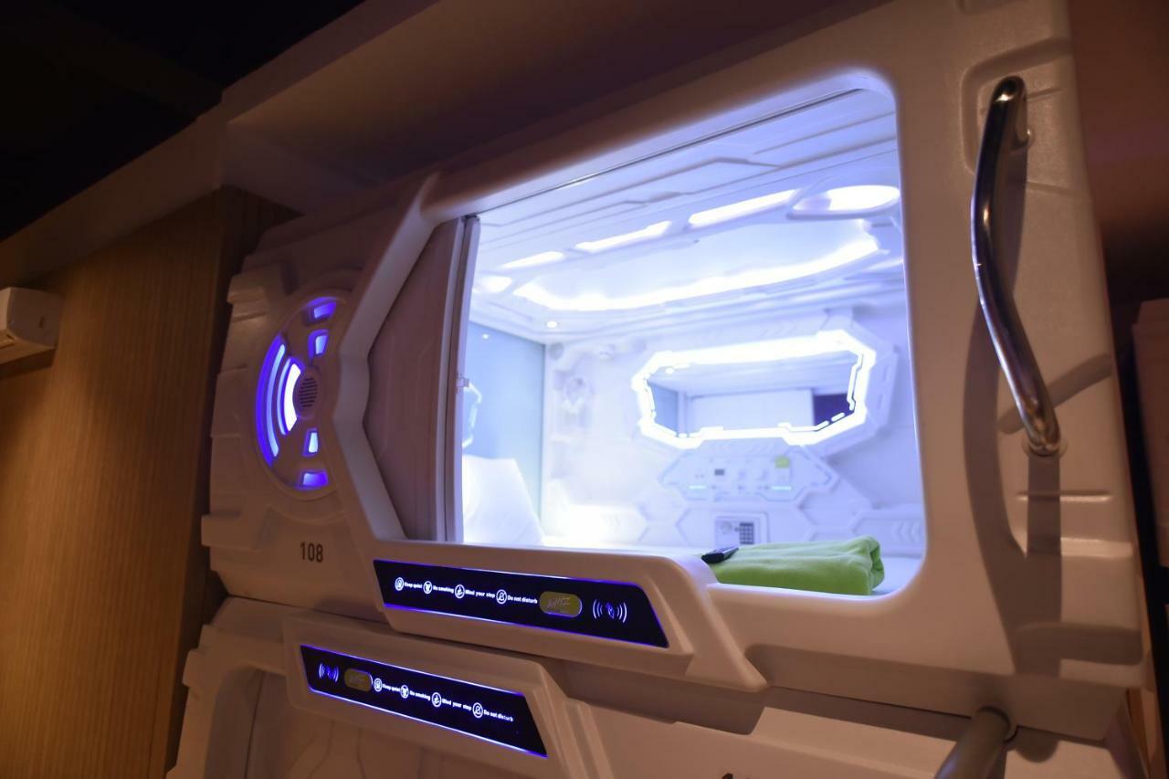 Whiz Capsule Hotel Thamrin Jakarta Luaran gambar
