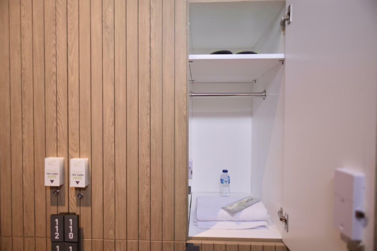 Whiz Capsule Hotel Thamrin Jakarta Luaran gambar